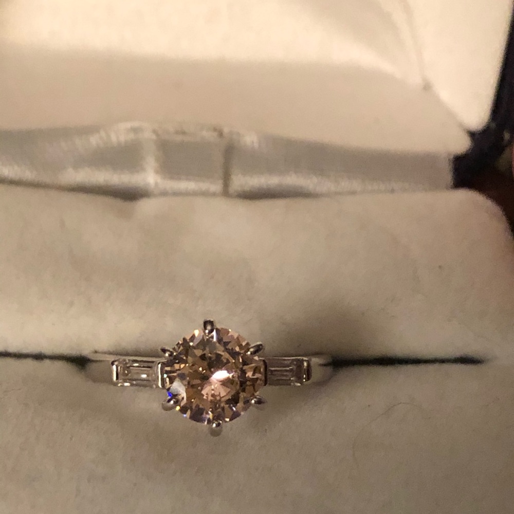 Silver ring w/pink stone